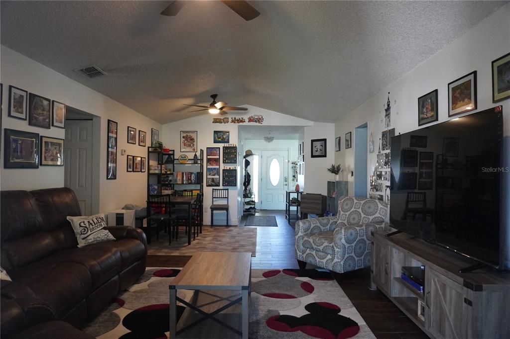 For Sale: $379,900 (3 beds, 2 baths, 2146 Square Feet)