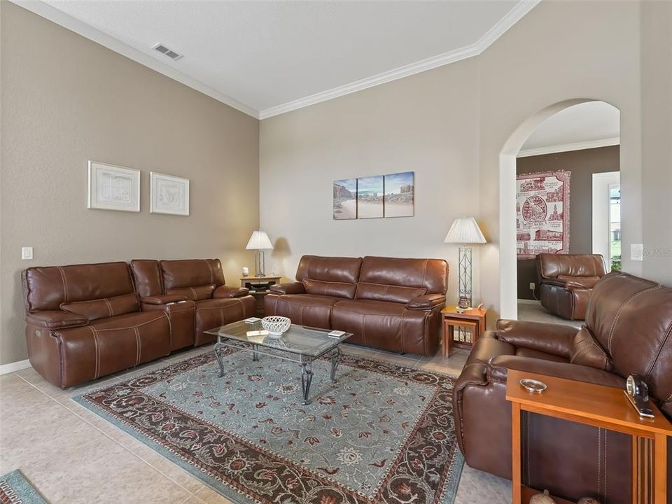 Living area w/Crown molding