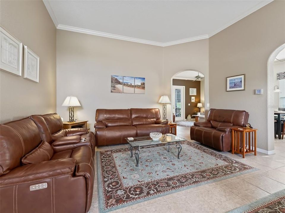 Living area w/tile flooring