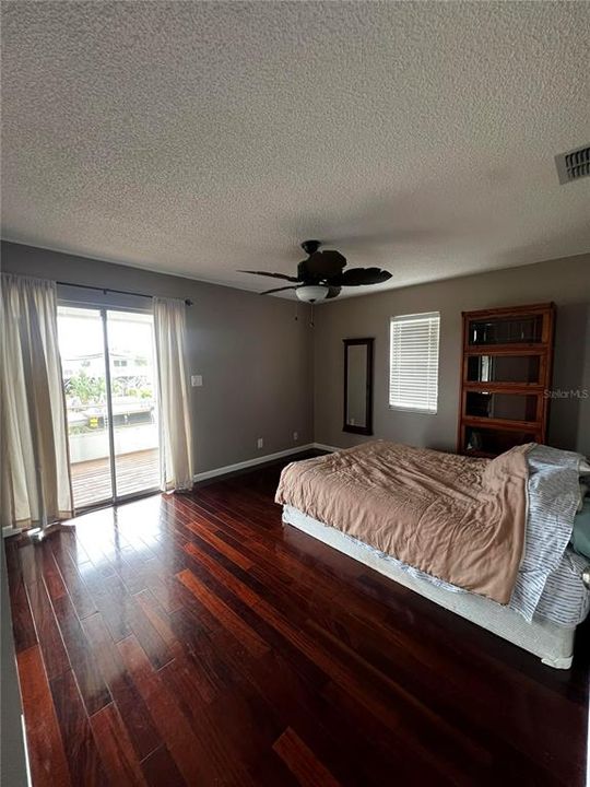 For Rent: $2,600 (2 beds, 2 baths, 980 Square Feet)