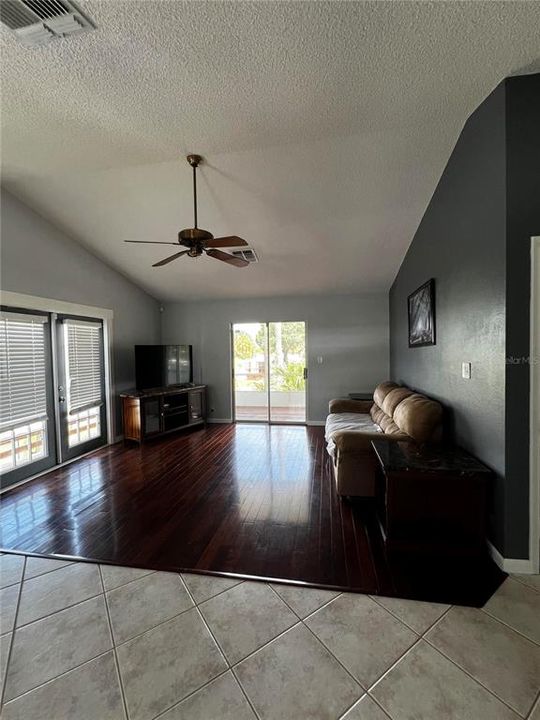 For Rent: $2,600 (2 beds, 2 baths, 980 Square Feet)