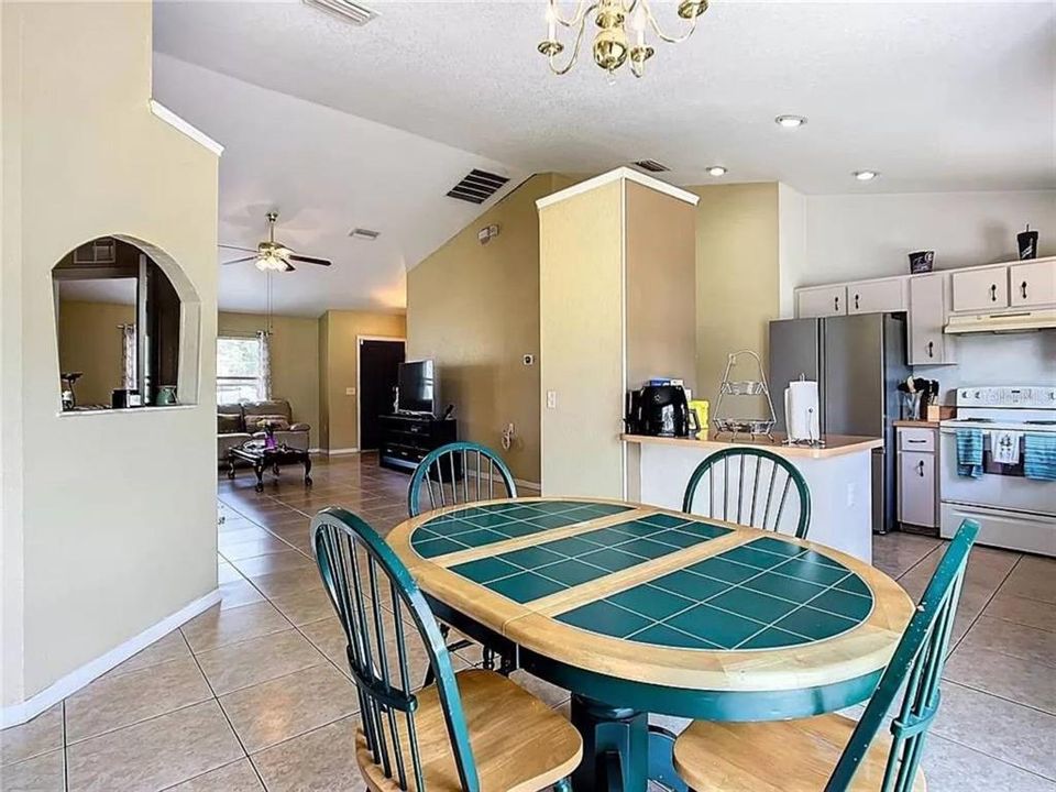 For Sale: $294,900 (3 beds, 2 baths, 1603 Square Feet)