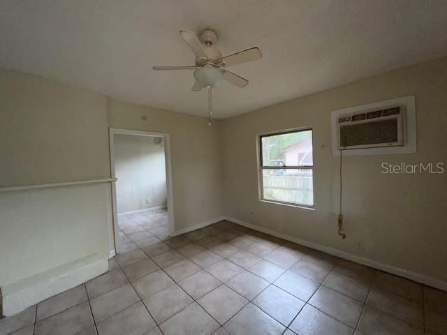 For Rent: $1,800 (3 beds, 1 baths, 884 Square Feet)