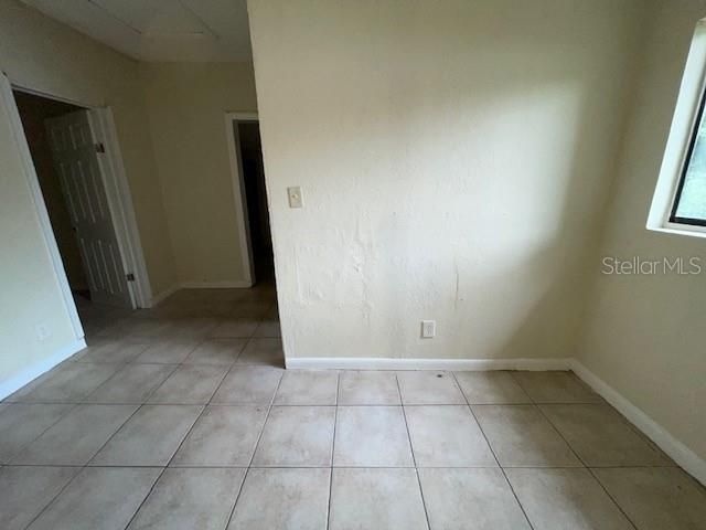 For Rent: $1,800 (3 beds, 1 baths, 884 Square Feet)