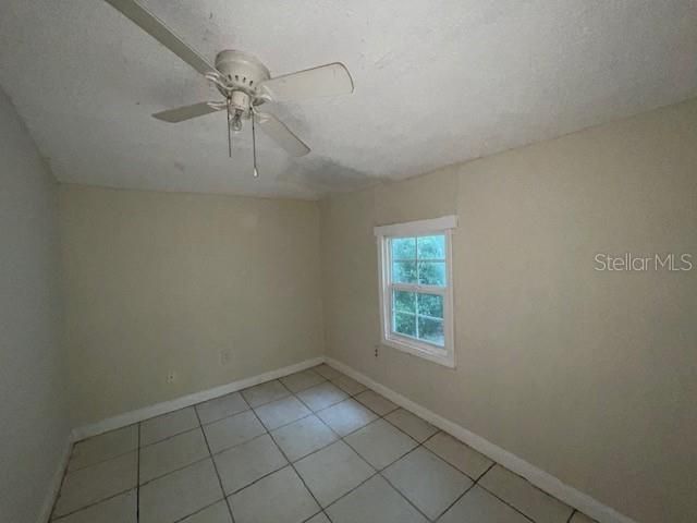 For Rent: $1,800 (3 beds, 1 baths, 884 Square Feet)