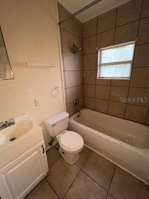 For Rent: $1,800 (3 beds, 1 baths, 884 Square Feet)