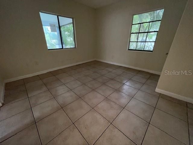 For Rent: $1,800 (3 beds, 1 baths, 884 Square Feet)