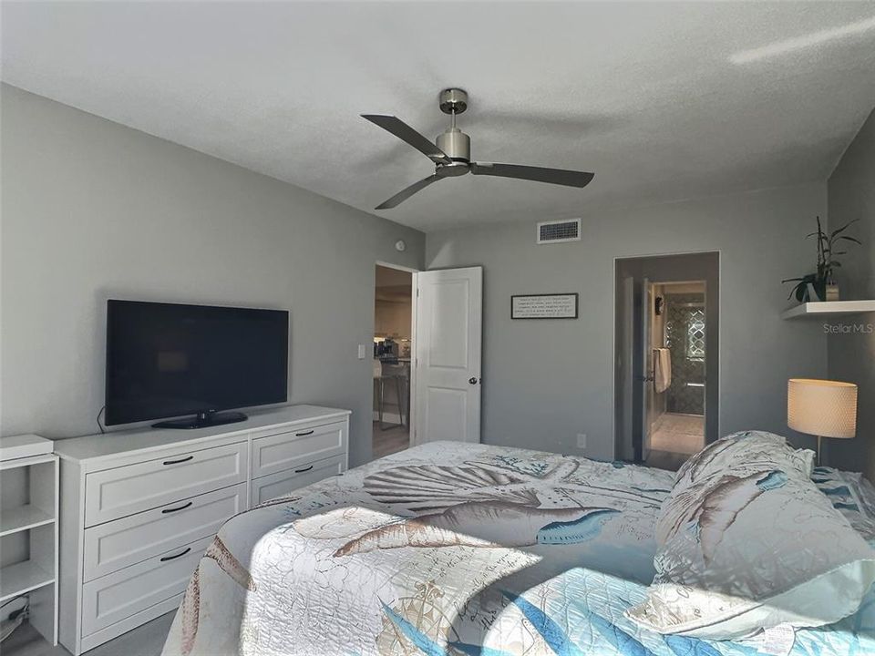 Active With Contract: $173,500 (1 beds, 1 baths, 780 Square Feet)