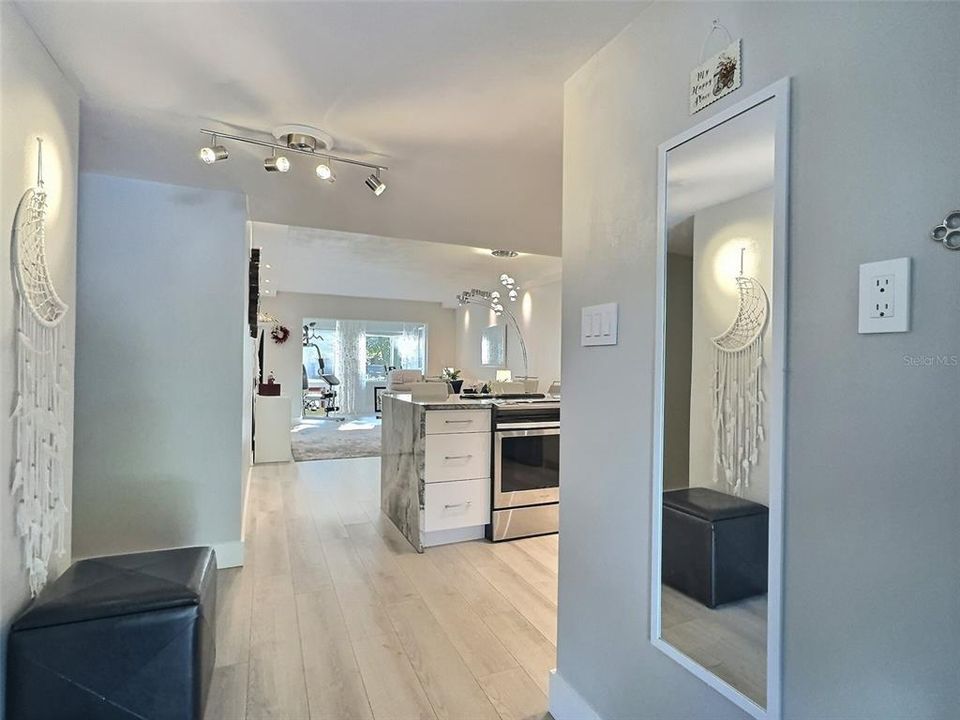 Active With Contract: $173,500 (1 beds, 1 baths, 780 Square Feet)