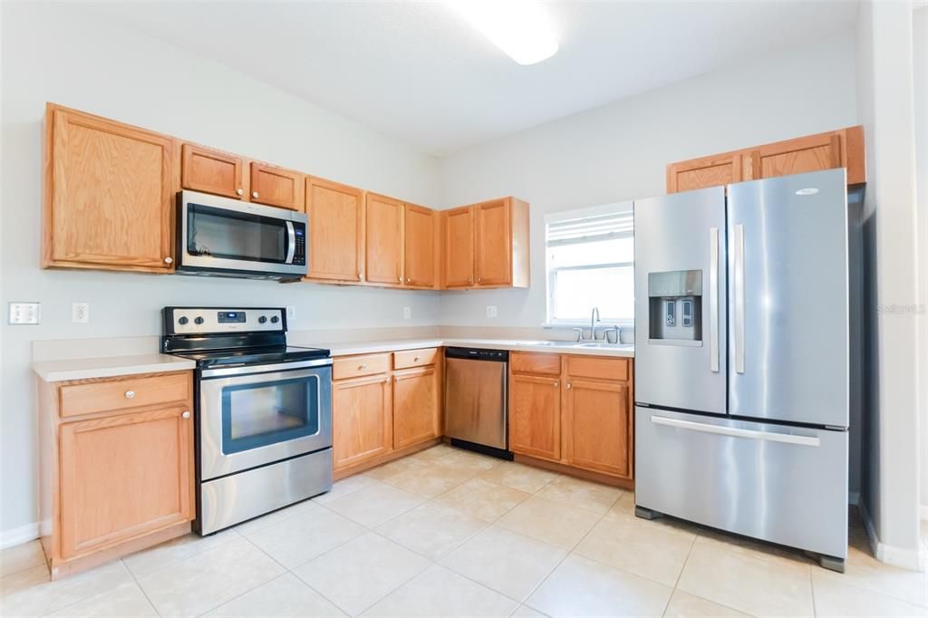 For Rent: $2,425 (4 beds, 2 baths, 1960 Square Feet)