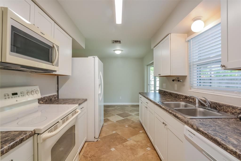 For Rent: $2,085 (3 beds, 2 baths, 1200 Square Feet)