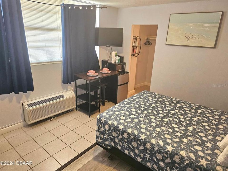 For Sale: $80,000 (1 beds, 1 baths, 220 Square Feet)