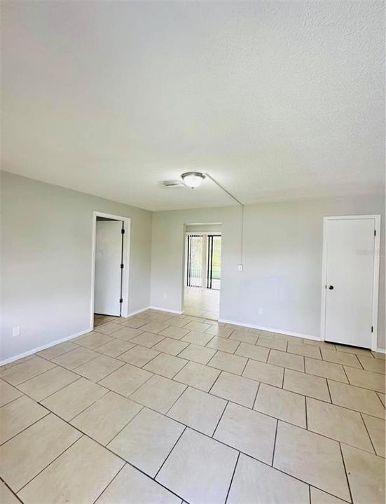 For Rent: $1,700 (3 beds, 2 baths, 1248 Square Feet)