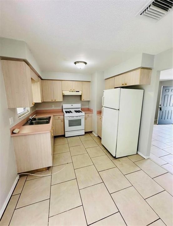 For Rent: $1,700 (3 beds, 2 baths, 1248 Square Feet)