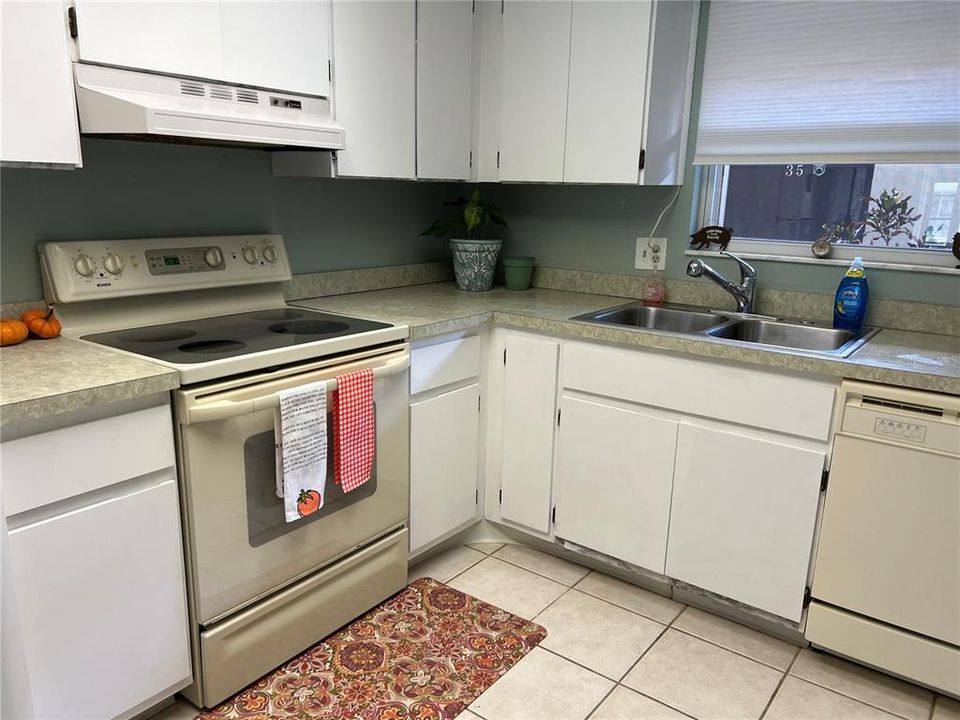 For Sale: $187,500 (2 beds, 1 baths, 795 Square Feet)