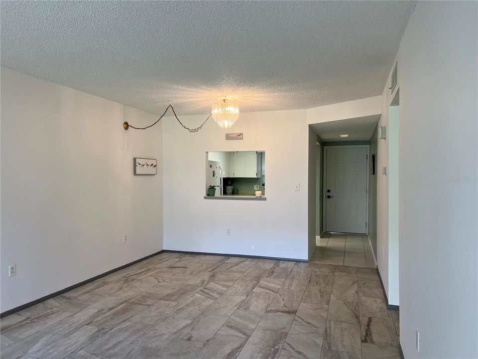 For Sale: $187,500 (2 beds, 1 baths, 795 Square Feet)