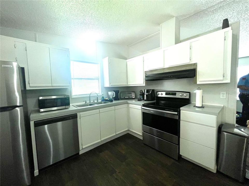 For Sale: $185,000 (2 beds, 2 baths, 816 Square Feet)