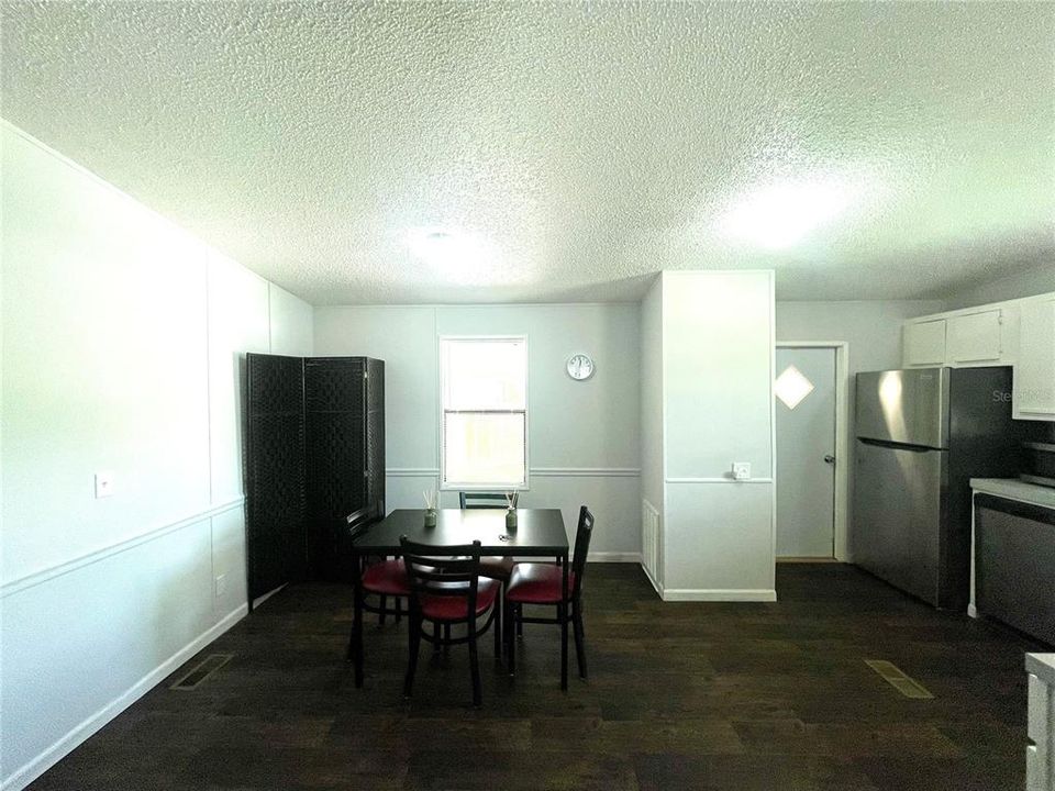 For Sale: $185,000 (2 beds, 2 baths, 816 Square Feet)