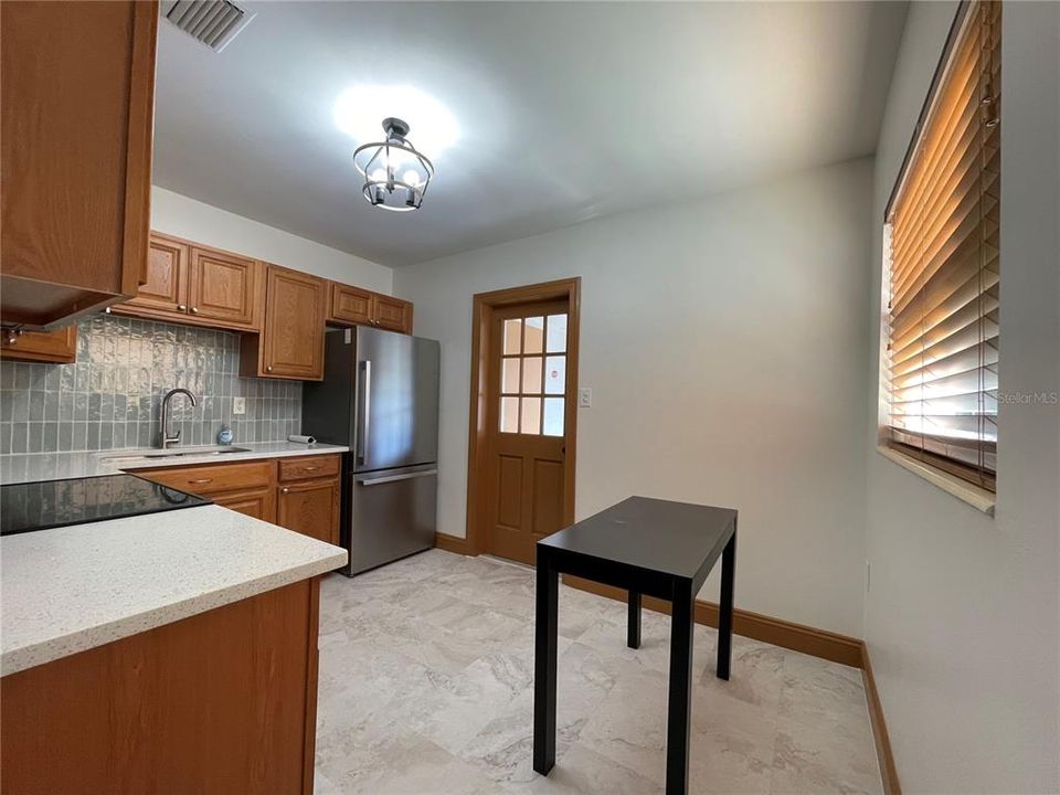 For Rent: $2,195 (2 beds, 2 baths, 980 Square Feet)