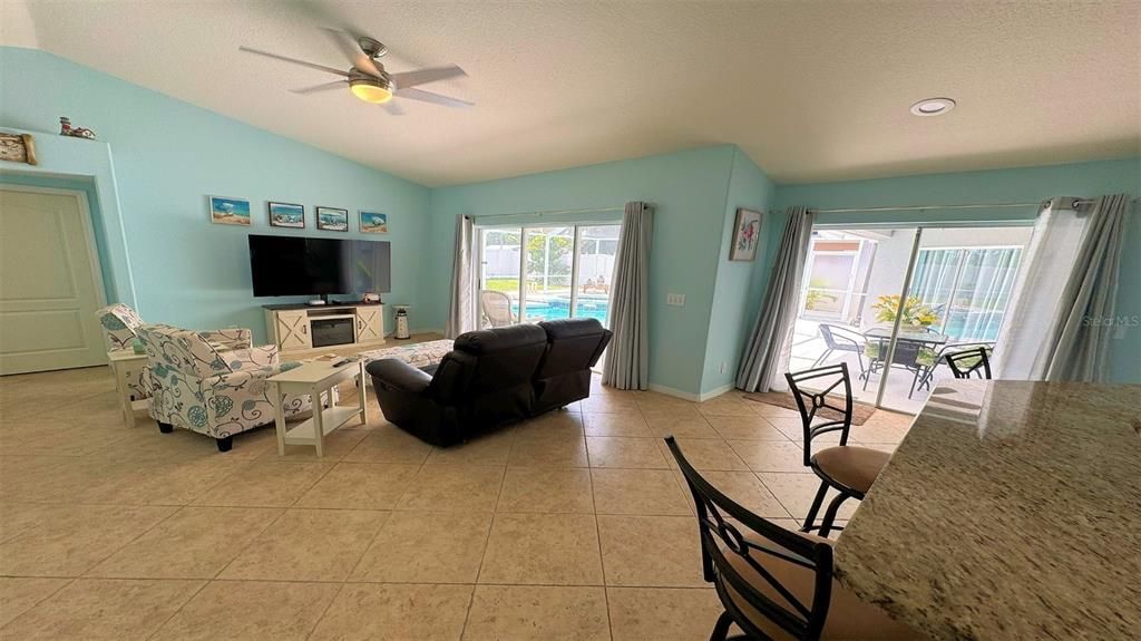 22 Kitchen Family Room Combo