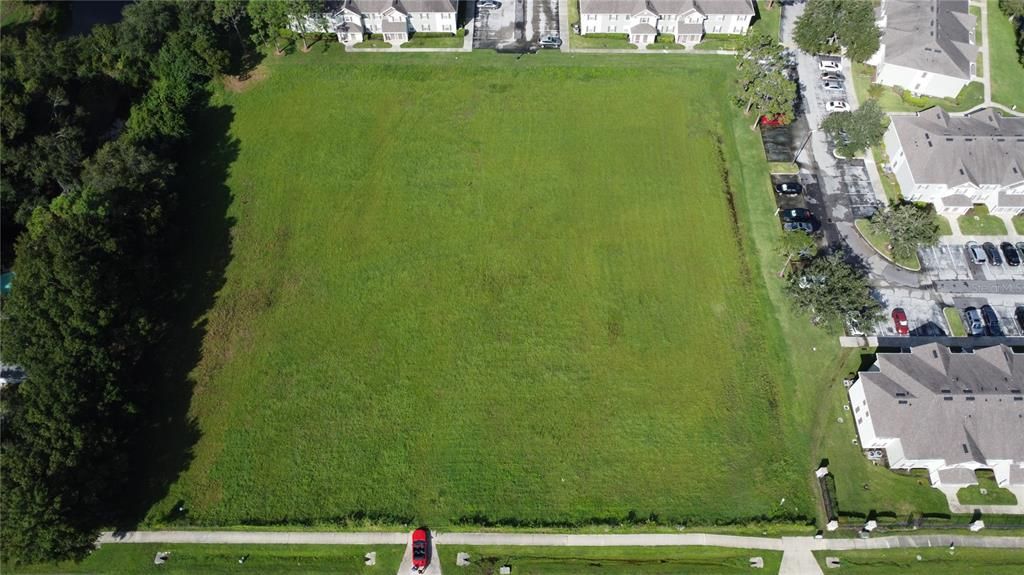 待售: $1,100,000 (2.16 acres)