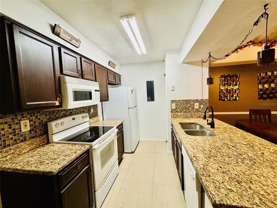 For Sale: $245,900 (3 beds, 2 baths, 1287 Square Feet)