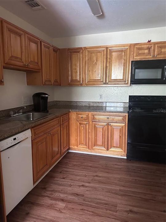 For Rent: $1,450 (2 beds, 2 baths, 1165 Square Feet)