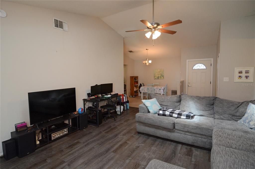 For Sale: $375,000 (3 beds, 2 baths, 1232 Square Feet)