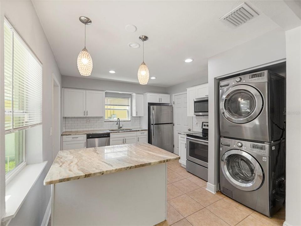 For Sale: $359,000 (3 beds, 2 baths, 1388 Square Feet)