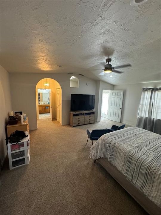 For Rent: $2,000 (4 beds, 2 baths, 1860 Square Feet)