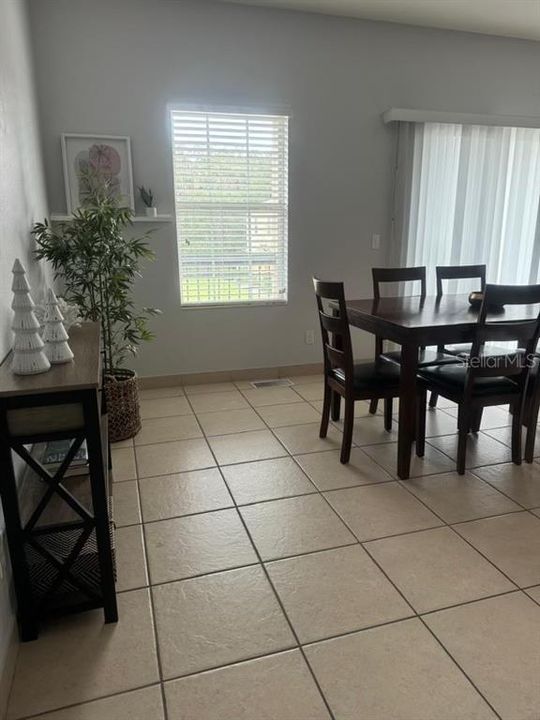 For Rent: $1,750 (2 beds, 2 baths, 1273 Square Feet)