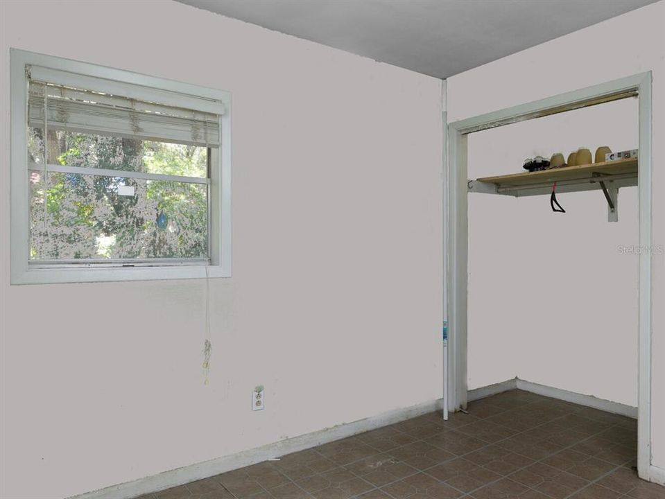 For Sale: $152,000 (2 beds, 1 baths, 847 Square Feet)