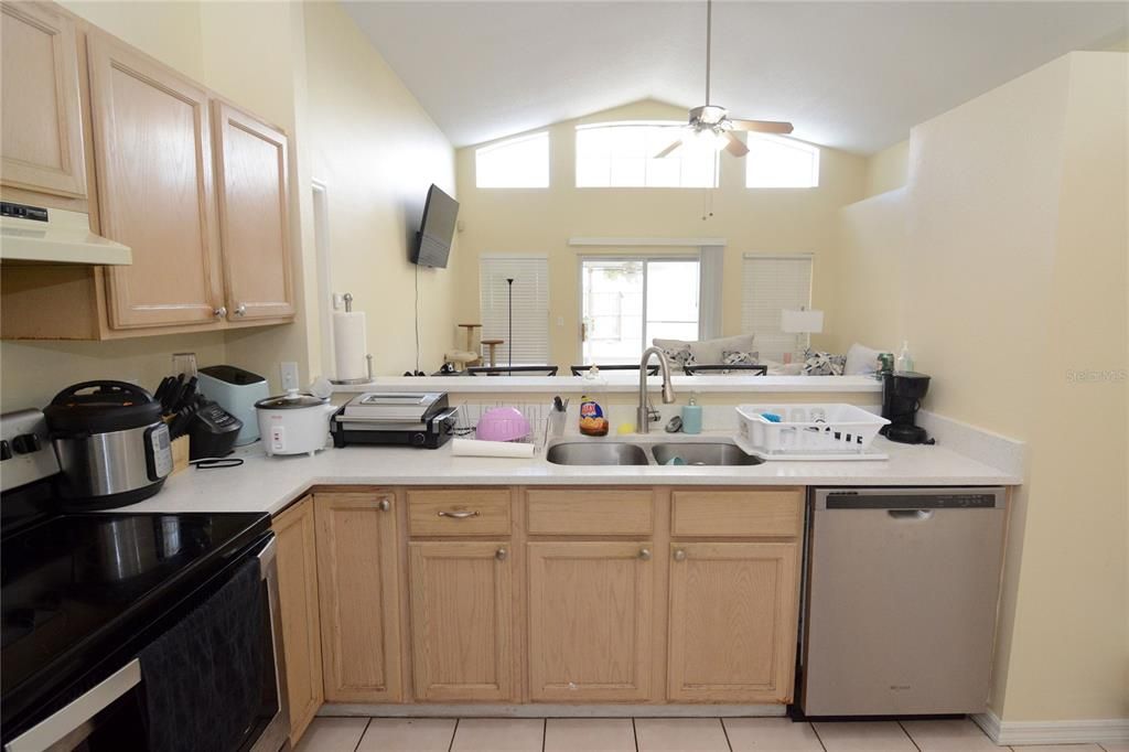 For Sale: $375,000 (3 beds, 2 baths, 1261 Square Feet)