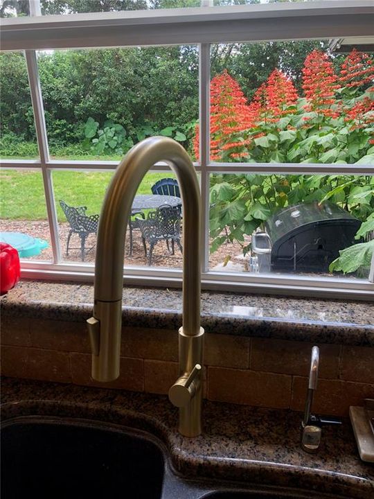 Kitchen touch faucet