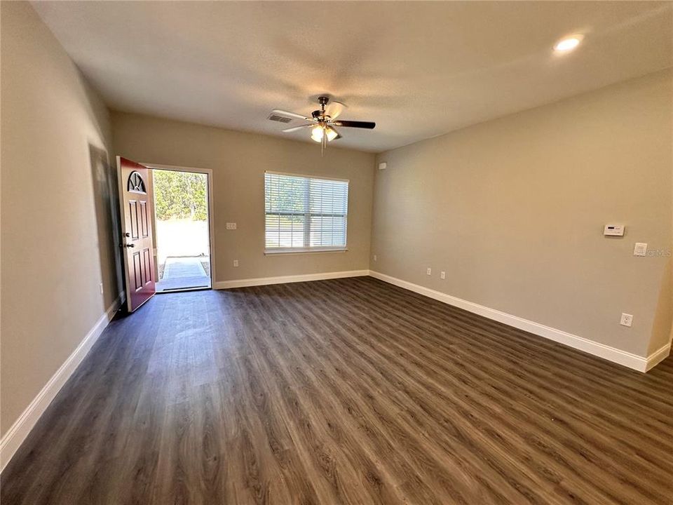 For Rent: $2,300 (4 beds, 2 baths, 1679 Square Feet)