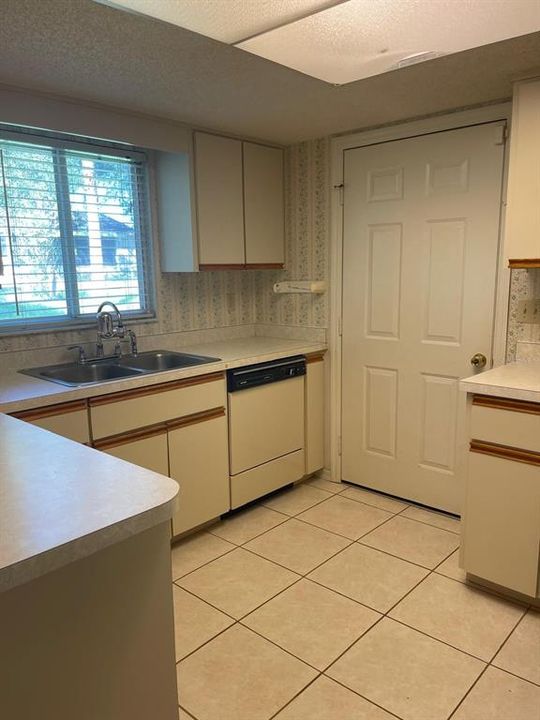 For Sale: $174,900 (2 beds, 2 baths, 1092 Square Feet)