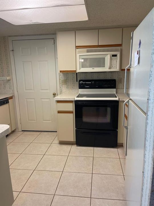 For Sale: $174,900 (2 beds, 2 baths, 1092 Square Feet)