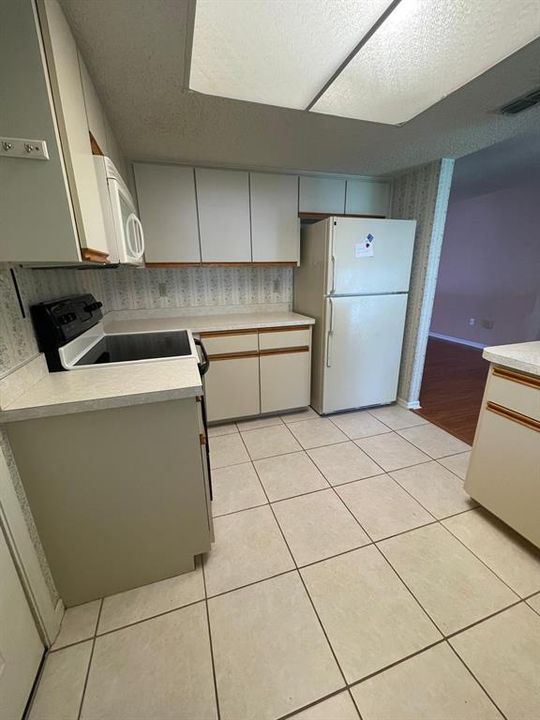 For Sale: $174,900 (2 beds, 2 baths, 1092 Square Feet)