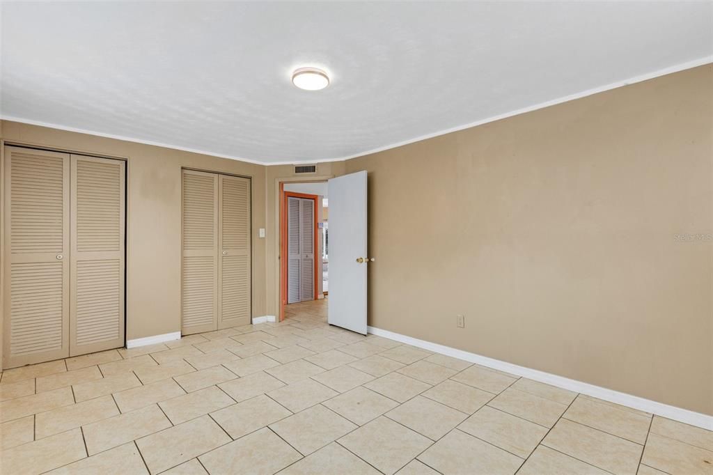 For Sale: $345,000 (2 beds, 1 baths, 1242 Square Feet)