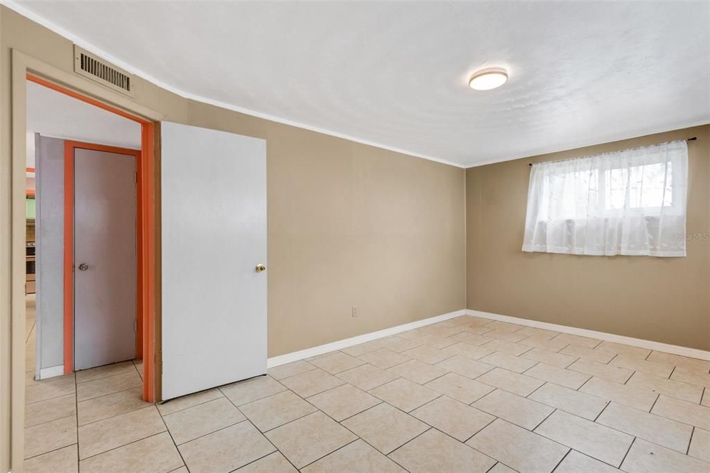 For Sale: $345,000 (2 beds, 1 baths, 1242 Square Feet)