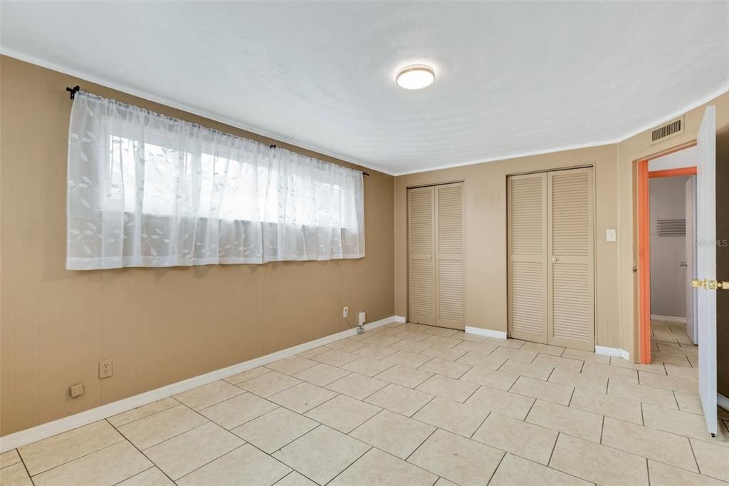 For Sale: $345,000 (2 beds, 1 baths, 1242 Square Feet)