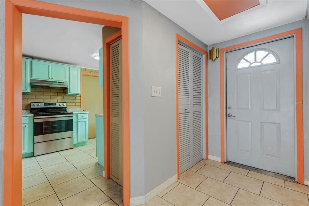 For Sale: $345,000 (2 beds, 1 baths, 1242 Square Feet)