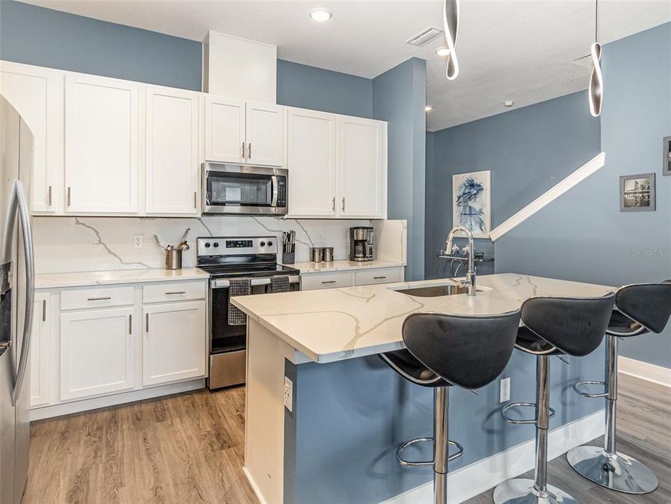 For Sale: $495,000 (3 beds, 2 baths, 1899 Square Feet)