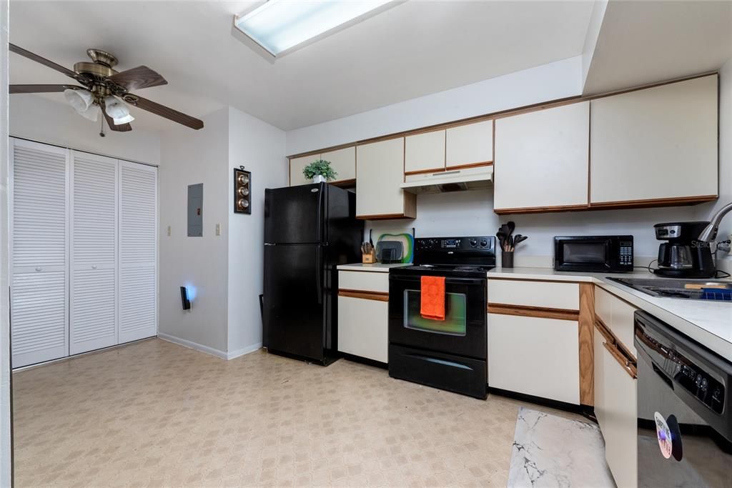 For Sale: $205,000 (2 beds, 2 baths, 1026 Square Feet)