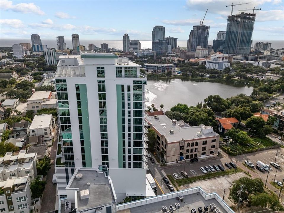 For Sale: $1,650,000 (2 beds, 2 baths, 1753 Square Feet)