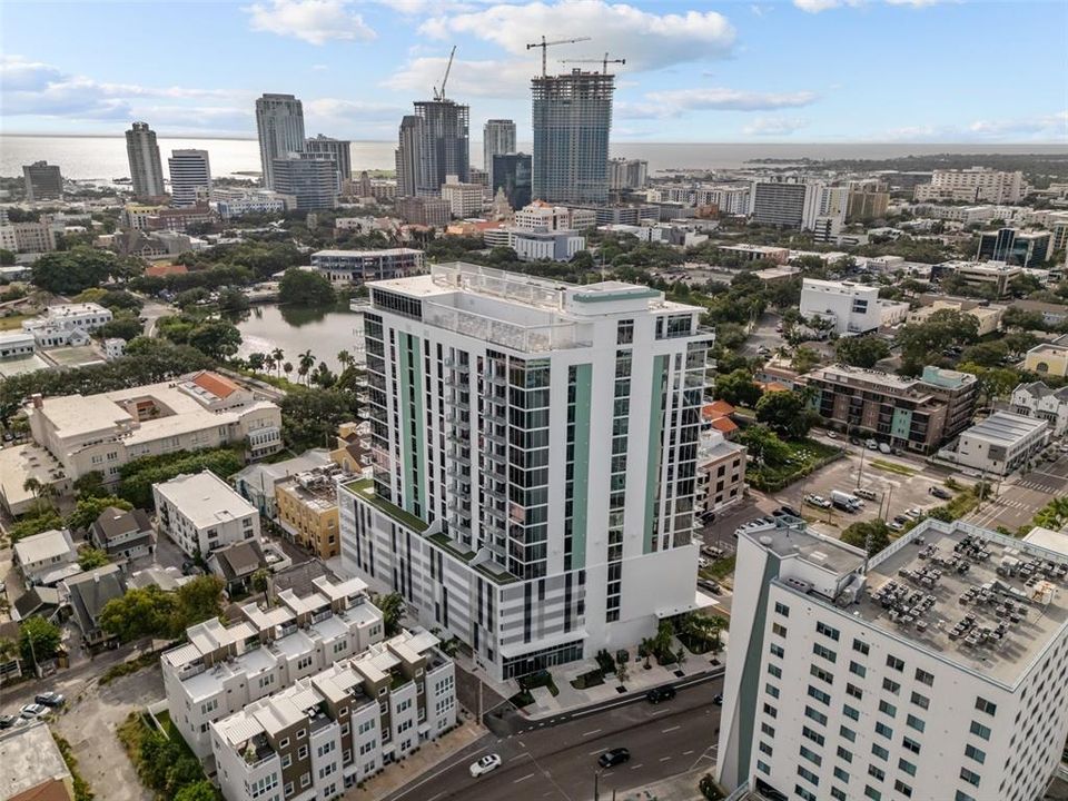 For Sale: $1,650,000 (2 beds, 2 baths, 1753 Square Feet)