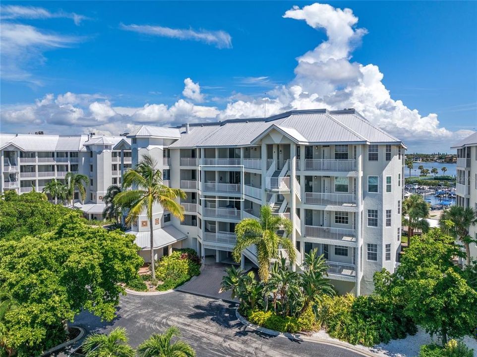 For Sale: $1,390,000 (2 beds, 2 baths, 1915 Square Feet)