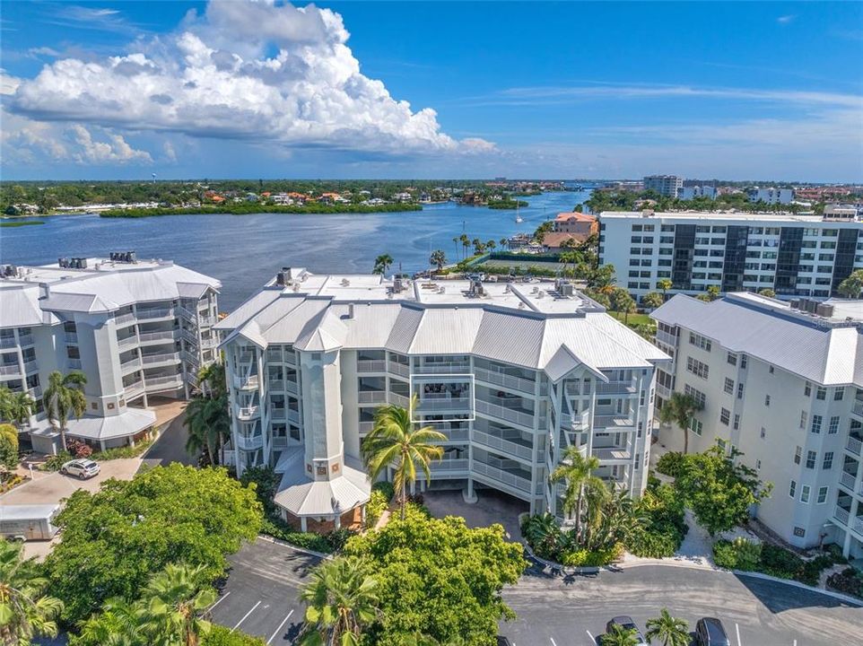 For Sale: $1,390,000 (2 beds, 2 baths, 1915 Square Feet)