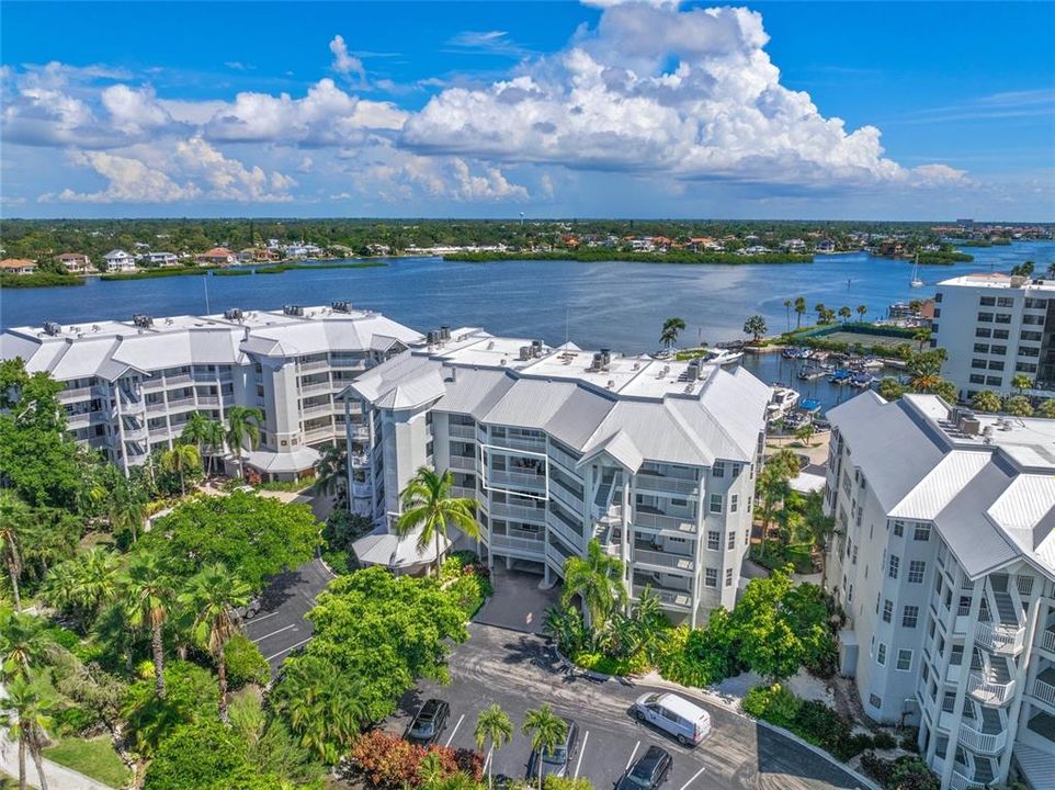 For Sale: $1,390,000 (2 beds, 2 baths, 1915 Square Feet)