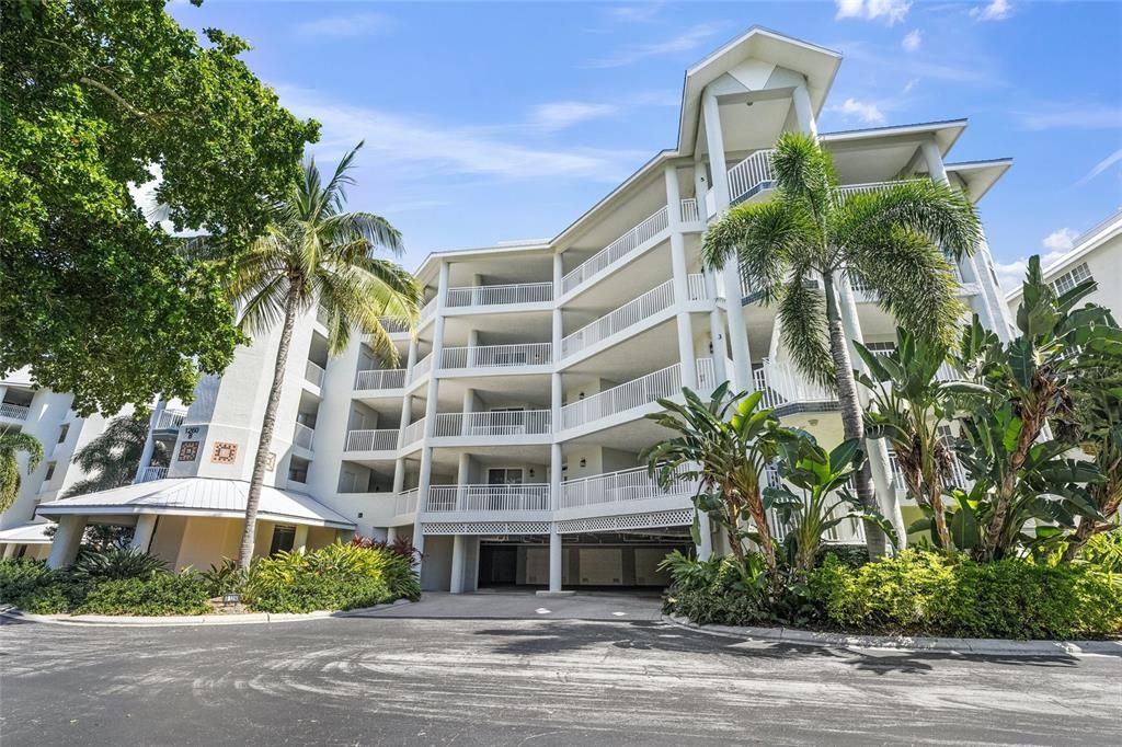 For Sale: $1,390,000 (2 beds, 2 baths, 1915 Square Feet)